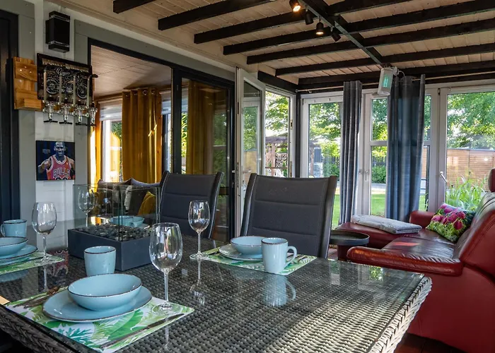 Holiday Home Small Vegas- Jacuzzi And Garten For Exclusive Use