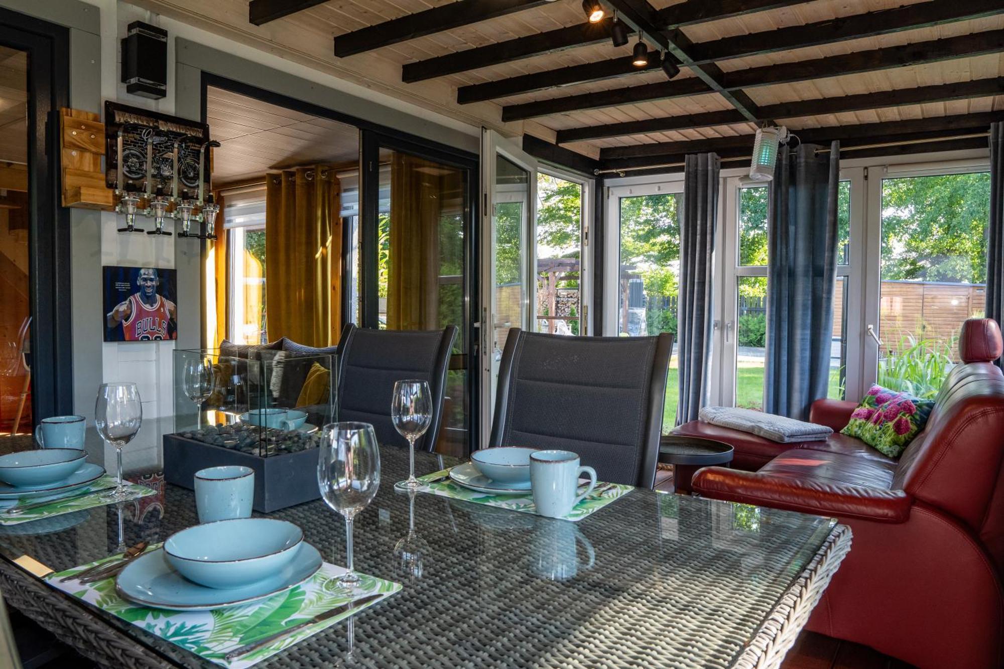 Small Vegas- Jacuzzi And Garten For Exclusive Use Holiday home *