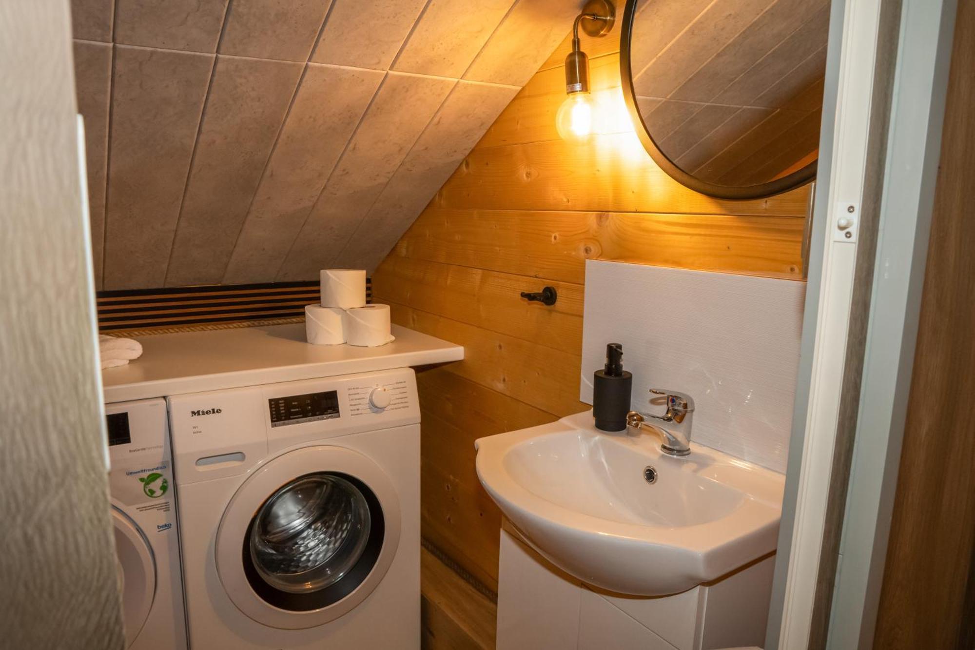 Small Vegas- Jacuzzi And Garten For Exclusive Use Holiday home